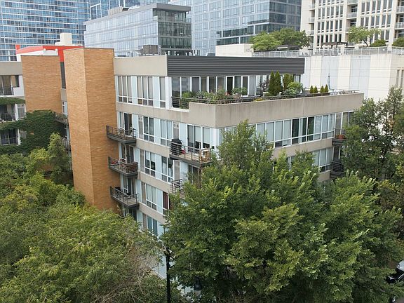 2nd image of 1430 S Michigan Ave APT 409