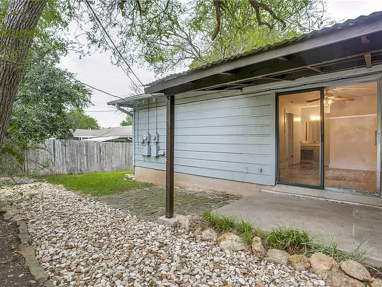 2313 La Casa Dr #B — Photo 23