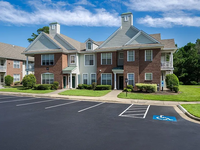 The Preserve at Grande Oaks Apartment Homes — Photo 16