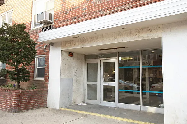 Rented by Norman Raindel, LREB | media 19