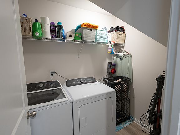 4th image of 3174 White Ash St #1