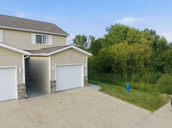 1327 Creekside Ct, Waterloo, IA 50702
