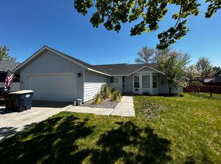 2124 SW 28th St, Redmond, OR 97756