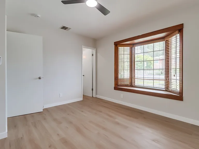 8120 Melrose Ln — Photo 12