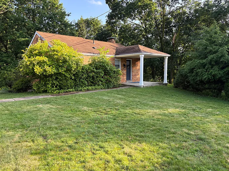 118 Elizabeth Ln — Photo 4