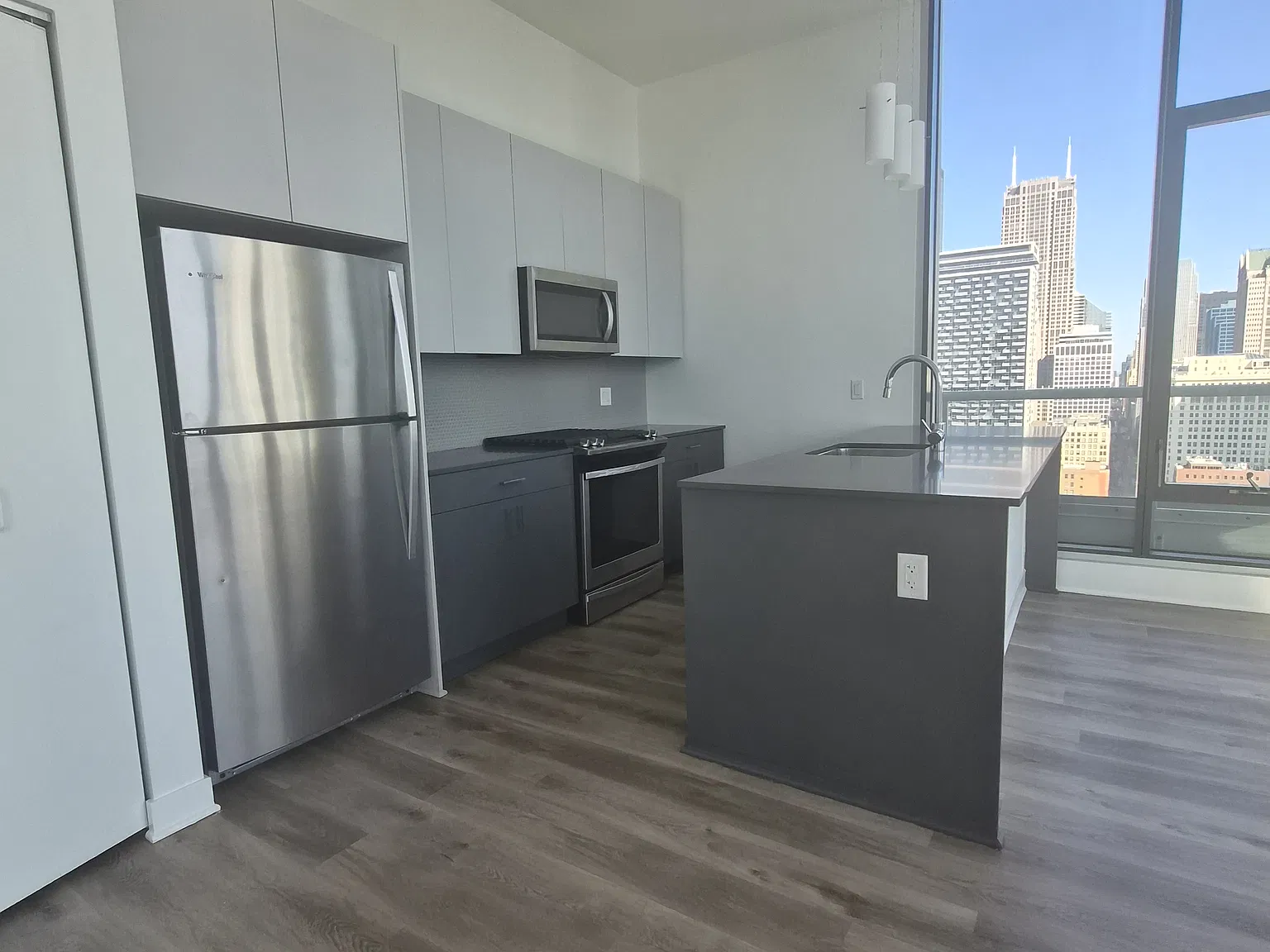 2 bed, 1421 sqft, $5,372 — Photo 1
