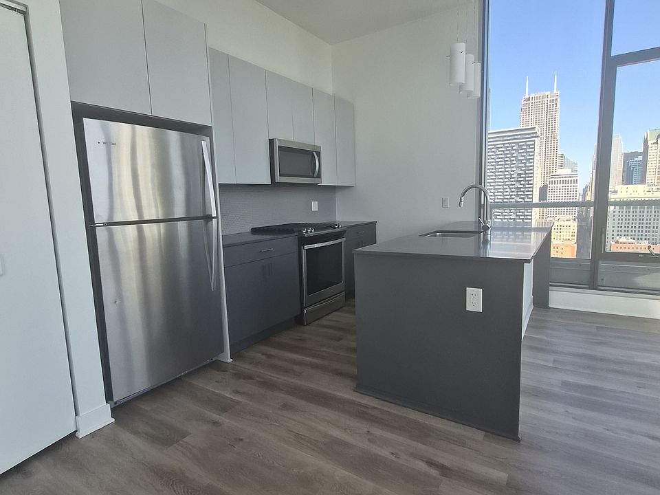 Kitchen
Stainless Steel Appliances