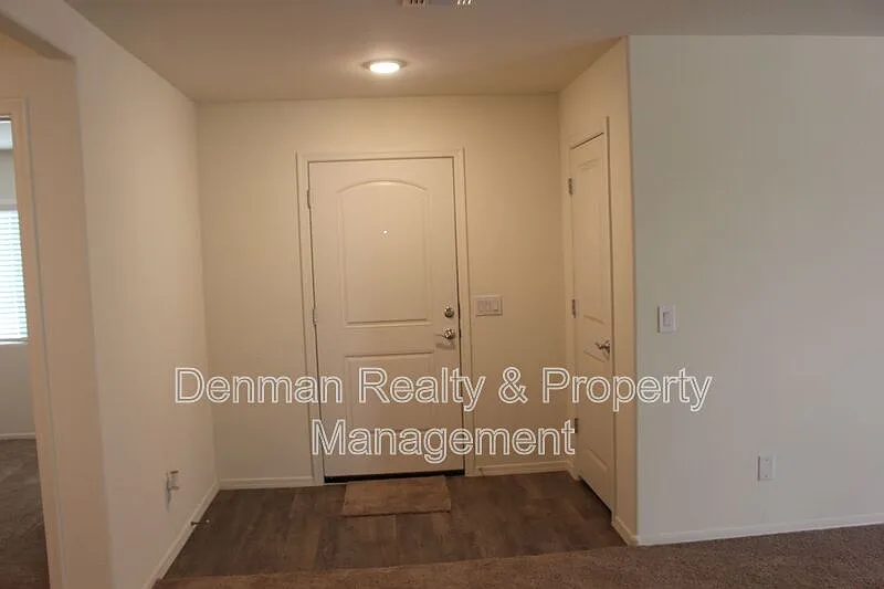 3 bed, 2.0 bath, 1560 sqft, $1,599 — Photo 3