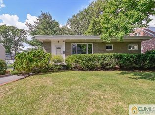 94 Oxford Rd, Colonia, NJ 07067