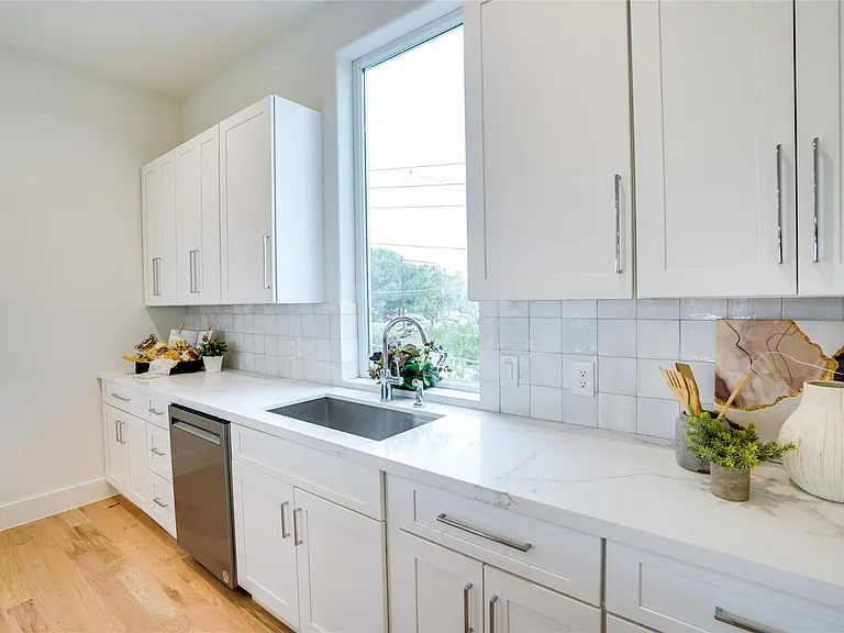 1612 Bennett Ave #102 — Photo 8