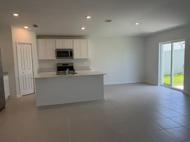 391 Artemis St — Photo 3