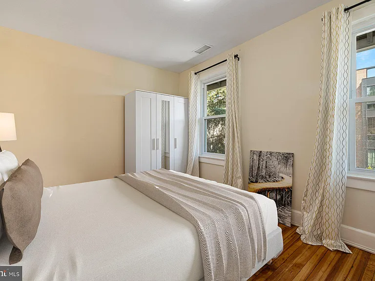 325 V St NE #1 — Photo 8