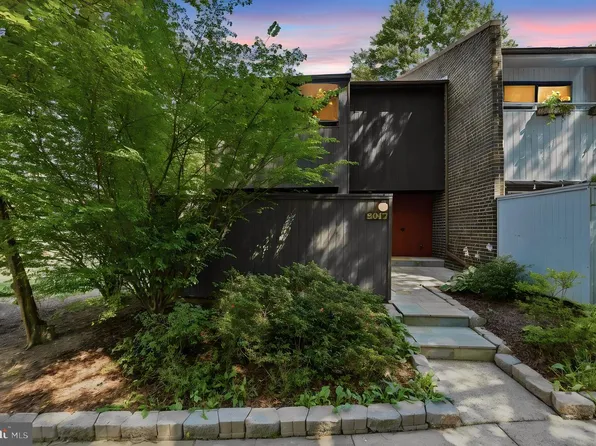 2017 Wethersfield Ct, Reston, VA 20191