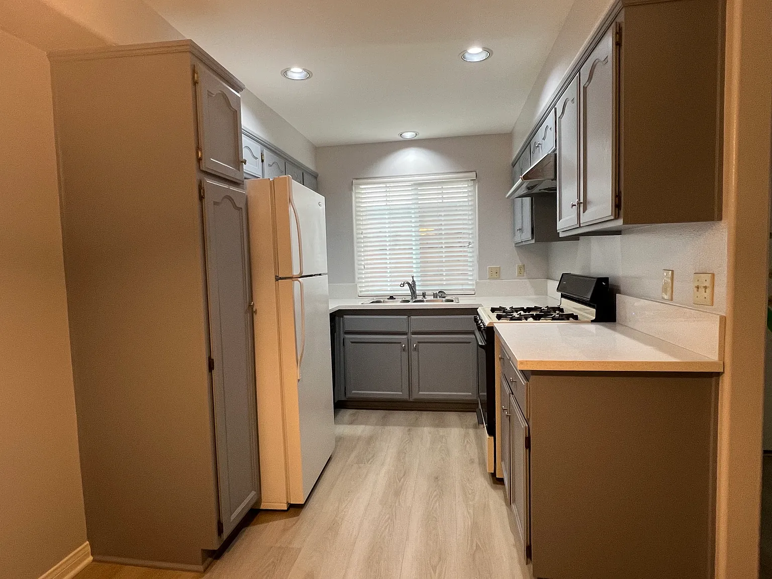 3 bed, 2.5 bath, 1180 sqft, $3,200 — Photo 2