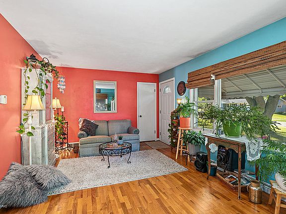 3rd image of 385 1st Ave