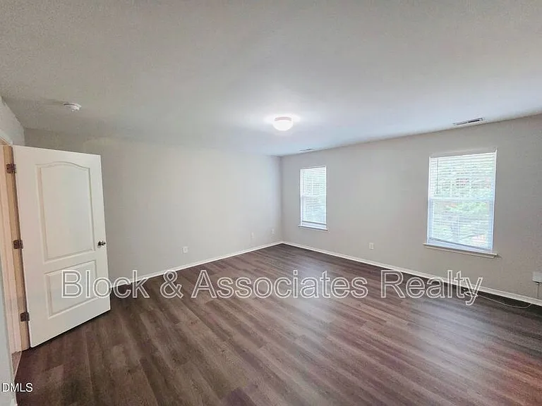 8208 Stone Cellar Dr — Photo 3
