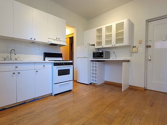 5th image of 75 W 71st St APT 4C