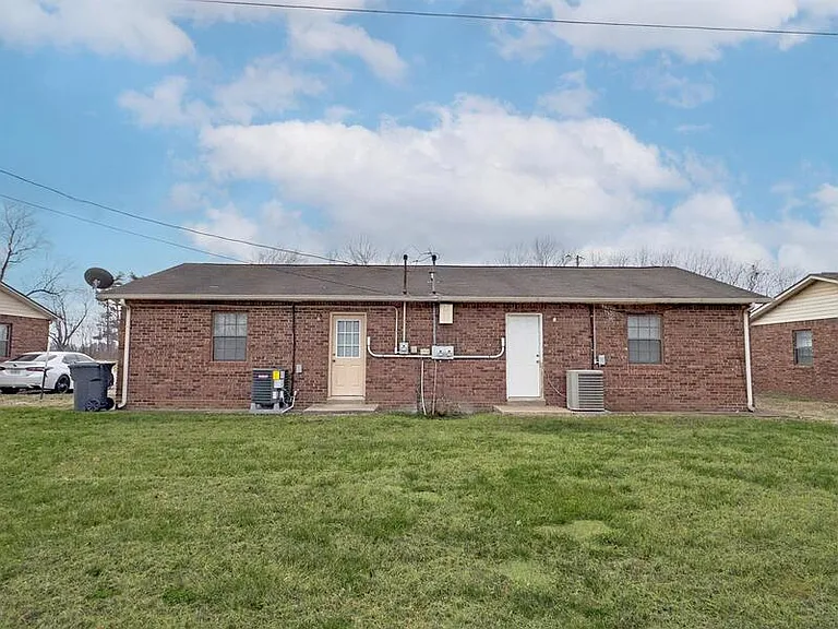 404-08 Thompsonville Ln — Photo 16