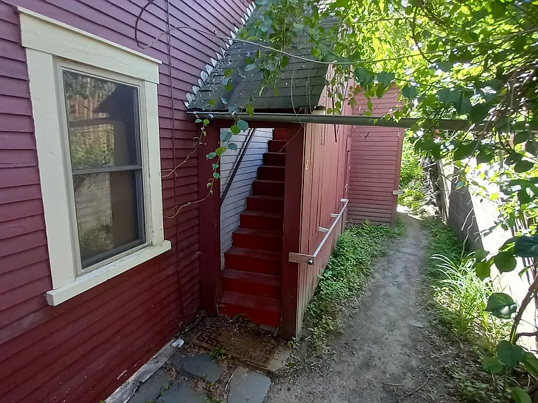 591 Railroad St #2 — Photo 7