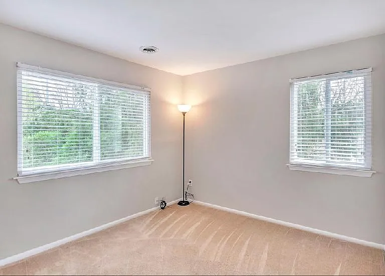506 Rockland Ave — Photo 9