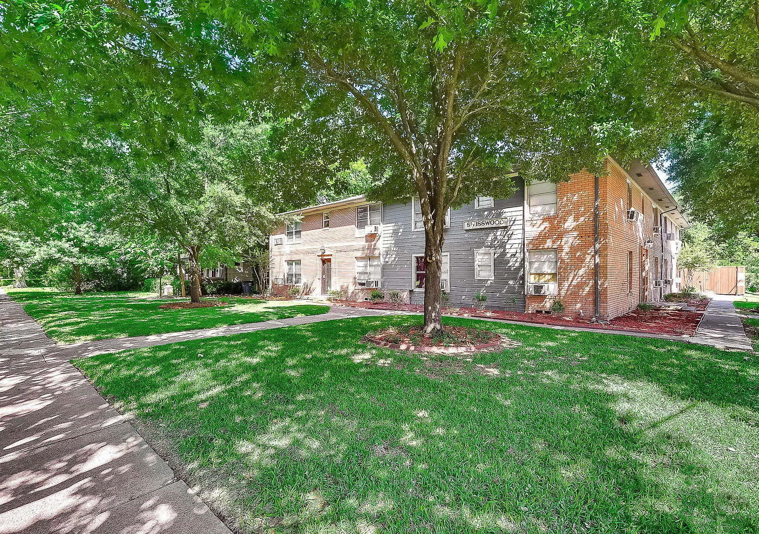 4602 Swiss Ave — Photo 2