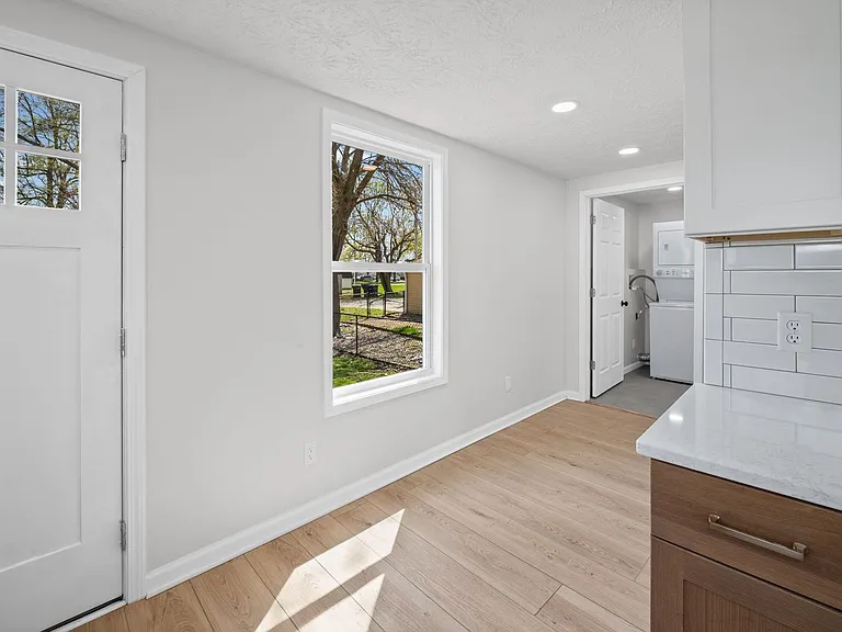 327 N 23rd St — Photo 15