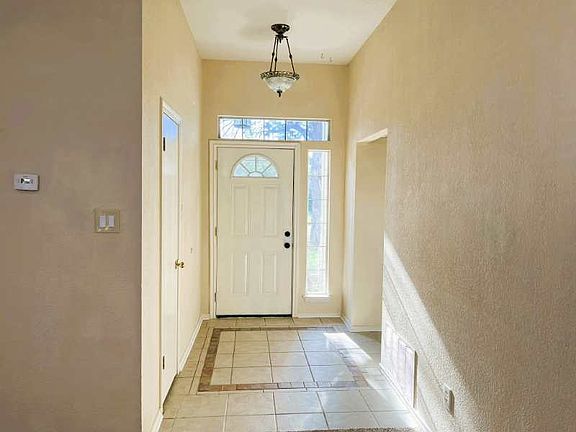 2nd image of 1710 Parkwood Dr