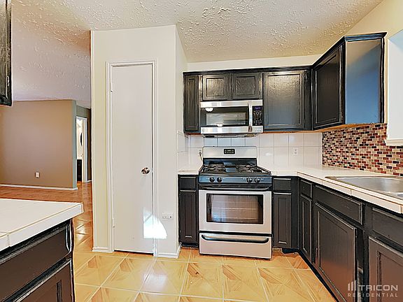 4th image of 2020 Wildwood Ridge Dr