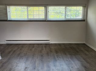 30 E Scranton Ave APT 4, Lake Bluff, IL 60044