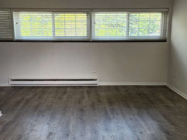 30 E Scranton Ave APT 4, Lake Bluff, IL 60044