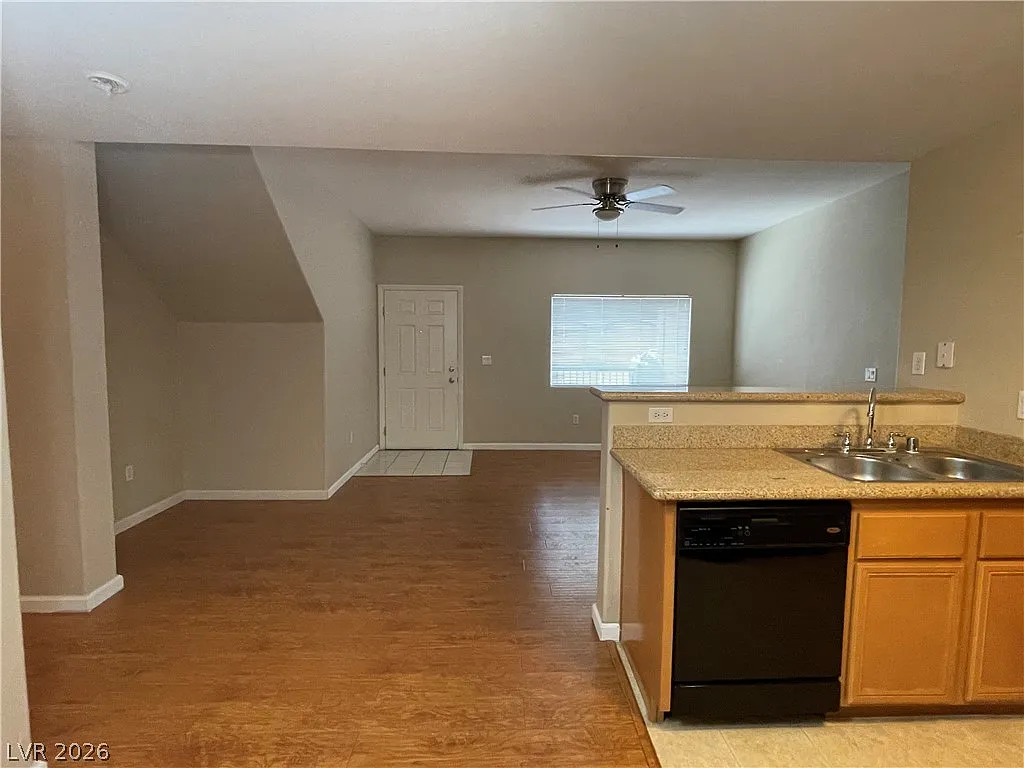 2 bed, 2.0 bath, 1029 sqft, $1,495 — Photo 3