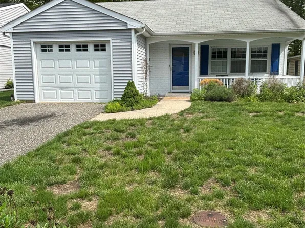 190 Canterbury Drive, Ridge, NY 11961