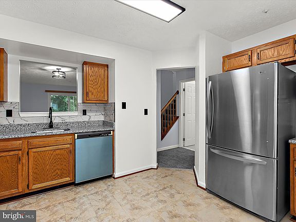 5th image of 632 Island Creek Ct