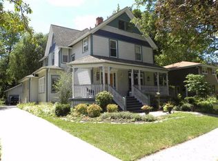 822 Garfield Ave, Aurora, IL 60506