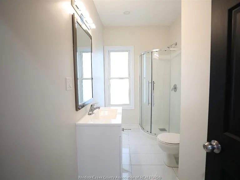 859 Pierre Ave — Photo 11