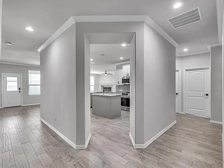 719 Minuteman Rd — Photo 2