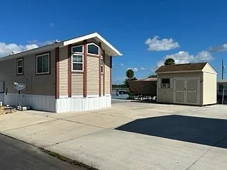 1309 Pine Island Dr N