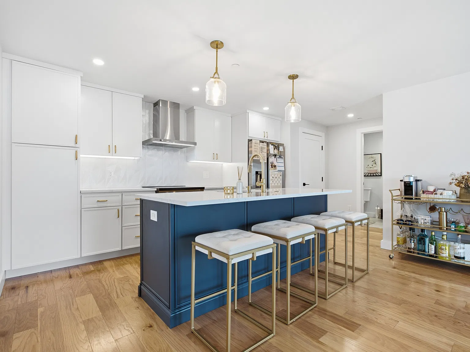 2 bed, 789 sqft, $3,100 — Photo 2