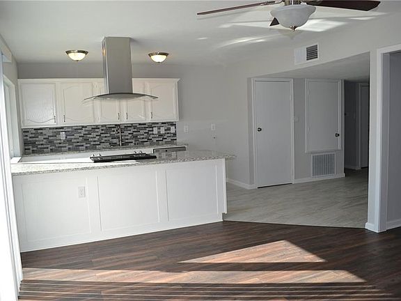 2nd image of 724 Warwick Dr