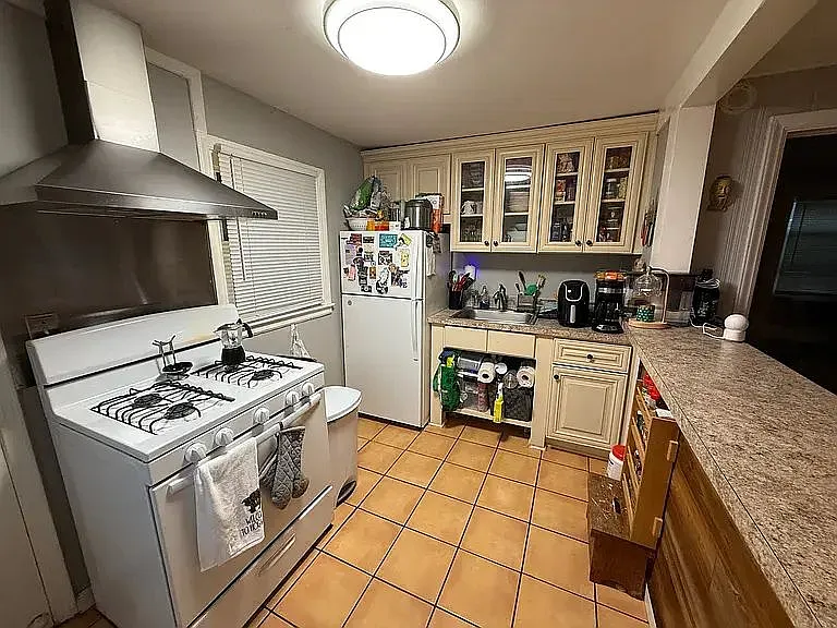 1147 United Ave — Photo 3