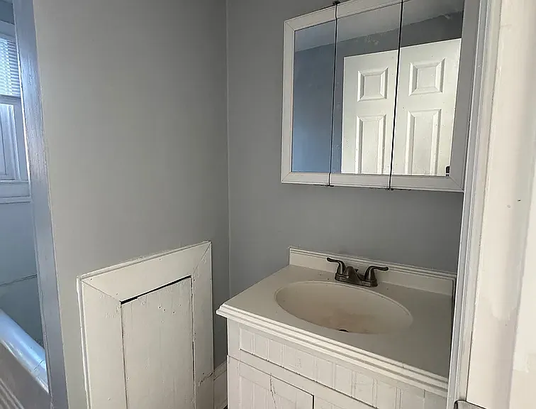 1127 N Royal Ave #B — Photo 2