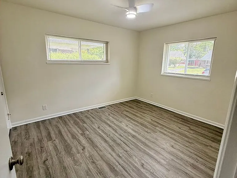 645 Brookfield Rd — Photo 12