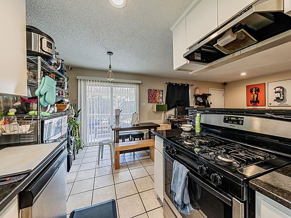 3rd image of 1701 Ledgewood Dr #B