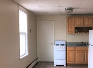 8 Bourne St APT 2, Worcester, MA 01606