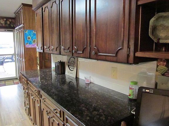 4th image of 102 Oak Ln