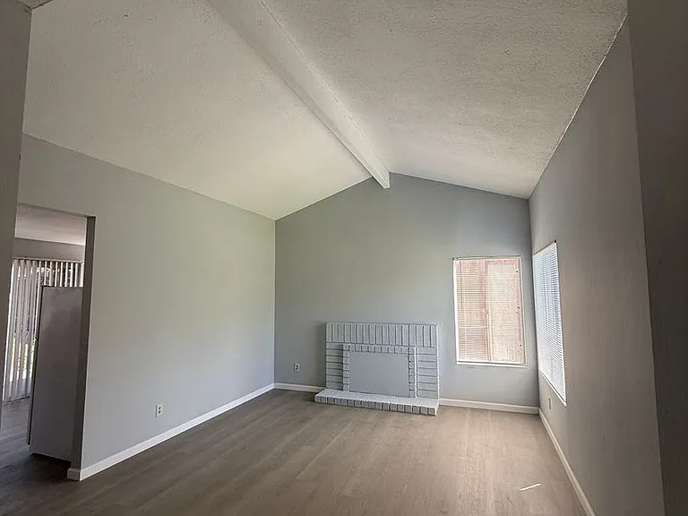 322 Pecan St — Photo 11