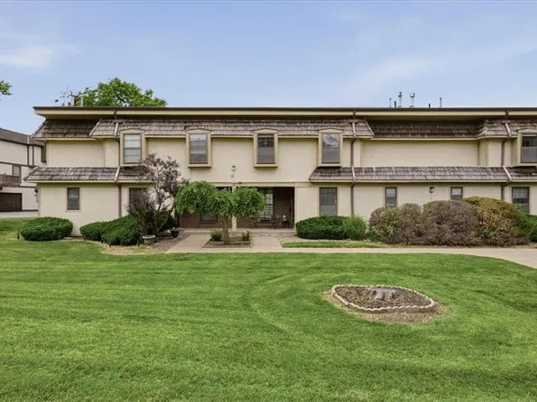 10236 Cedarbrooke Ln, Kansas City, MO 64131