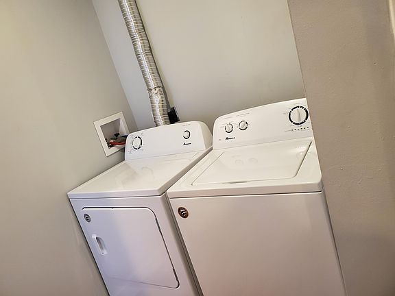 3rd image of 2324 Quincy St NE APT 2