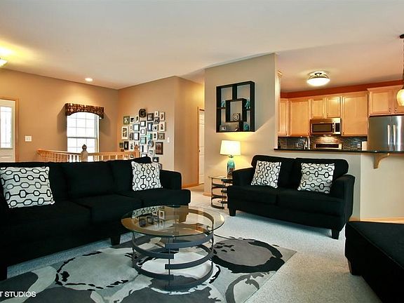 2nd image of W202N17305 Oakwood Dr