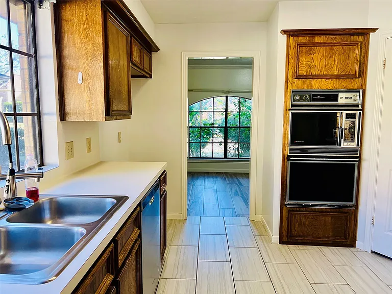 14734 Charlmont Dr — Photo 9